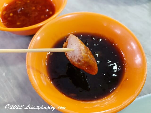 ソースにディップして食べるマレーシアの滷肉/卤肉（ローバッ）