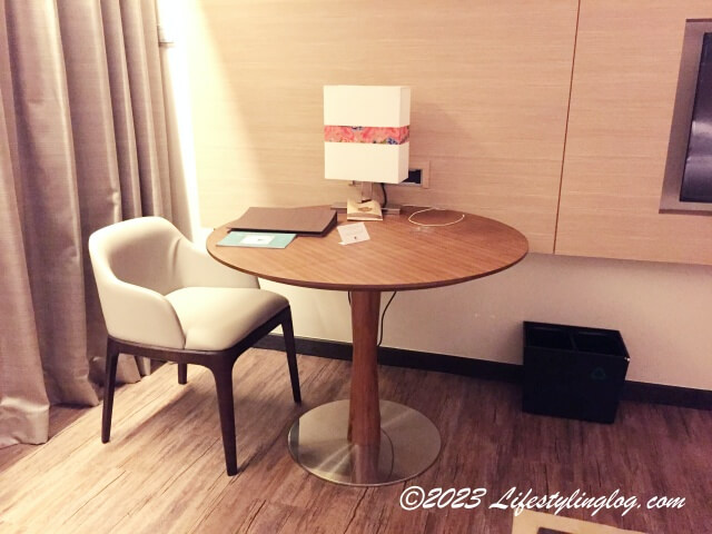 DoubleTree Resort by Hilton Penang（ダブルツリーリゾートバイヒルトンペナン）の客室にあるテーブル