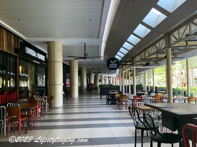 IOI City Mallのオープンスペースにある飲食店