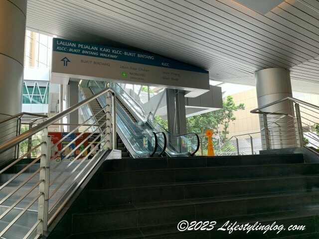 KLCCのコンベンションセンター側にあるKLCC-Bukit Bintang Walkwayの入口