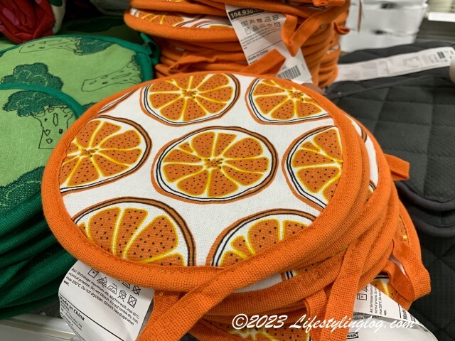 オレンジデザインのIKEAのTORVFLY（トルヴフリー）鍋つかみ