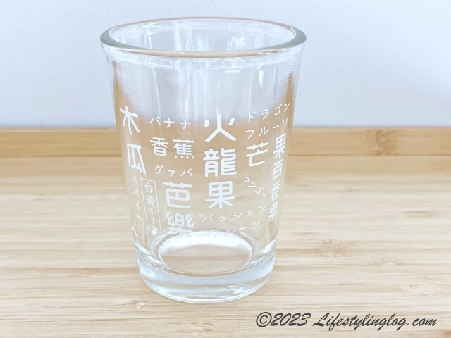 台湾の果物の名称が書かれたグラス