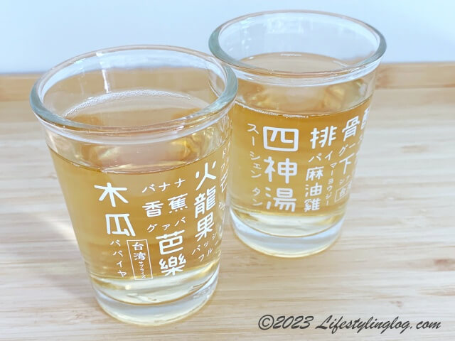 台湾ビールを注いだ神農生活のノスタルジックなグラス