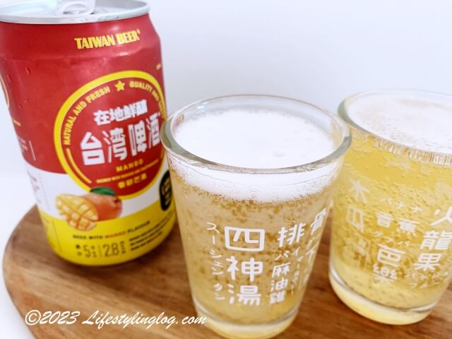 グラスに注いだ台湾ビール