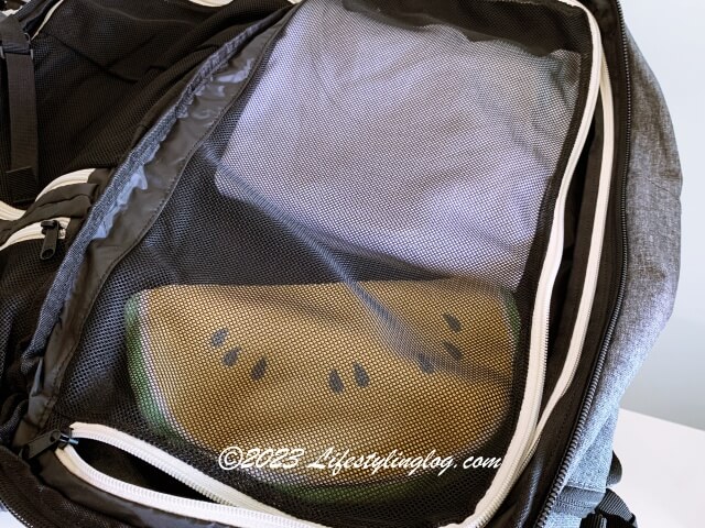 スーツケースにパッキングする時のように洋服を収納できるFORCLAZ (フォルクラ) トラベル バックパック40L