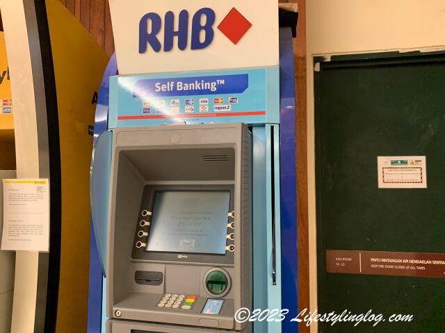 Wiseデビットカードを使って、マレーシアのRHBのATMでお金を引き出す方法