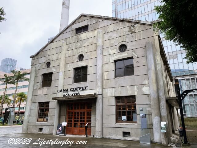 タバコ工場のボイラー室をリノベしたCama Coffee Roasters豆留文青の建物