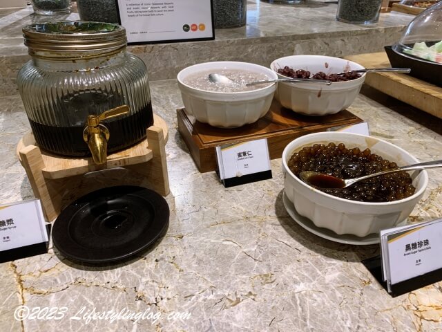 レイクショアホテル台南の朝食の豆花のトッピング