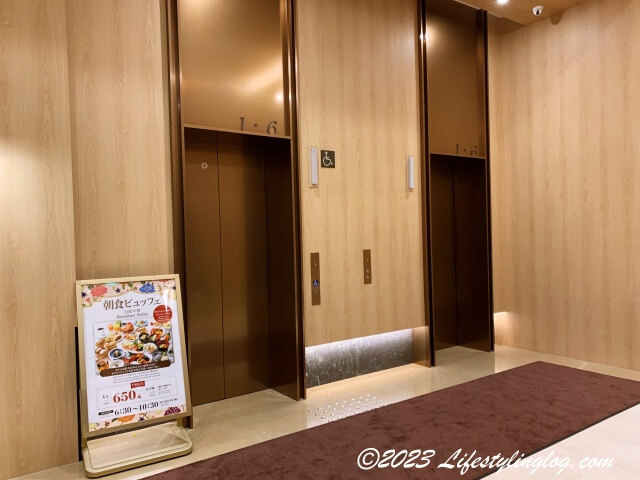 ソラリア西鉄ホテル台北西門のフロントにつながるエレベーター
