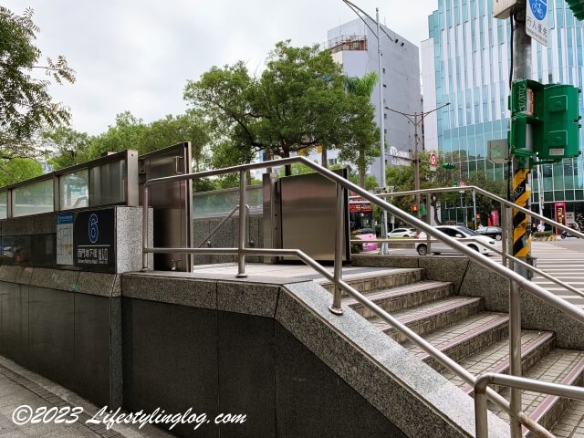 ソラリア西鉄ホテル台北西門の対面にある西門地下街6番出口