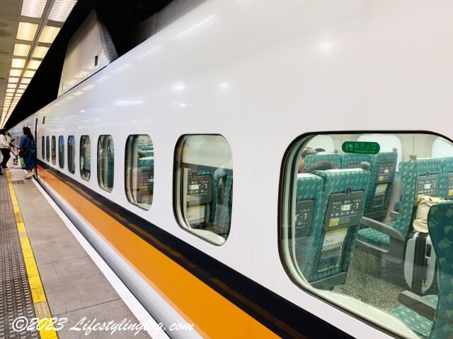 台湾の桃園国際空港から高鉄桃園駅に行き、新幹線に乗り換える方法
