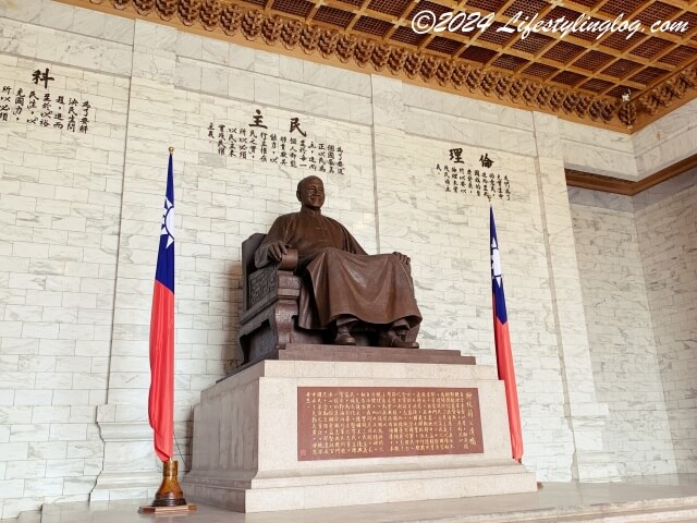 中正紀念堂にある蒋介石の銅像