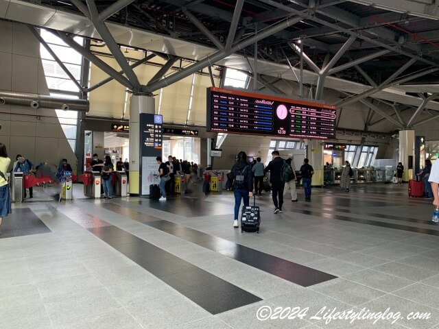 高鉄台南駅の2階にある改札