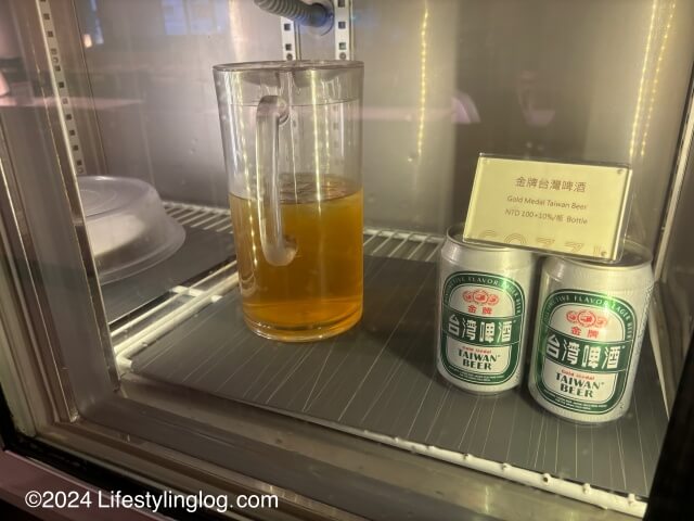 ホテルCozzi台北忠孝のラウンジにあるビール