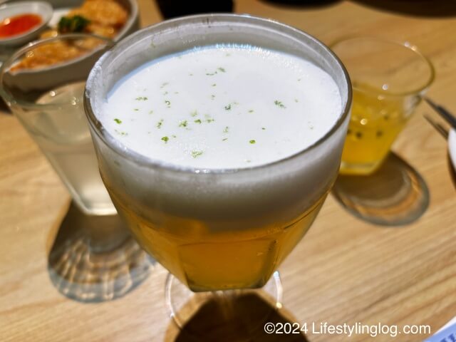 棧貳庫KW2にあるレストラン参埕参 桟二庫の奶蓋啤酒