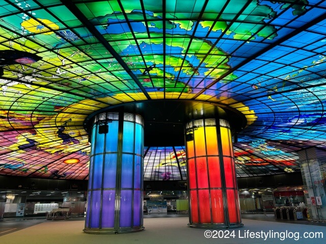 MRT美麗島駅にある光のドーム