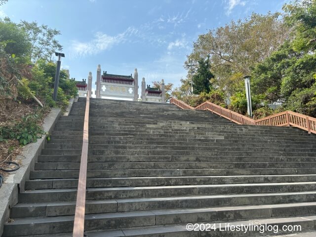 高雄忠烈祠（高雄神社遺跡）前にある階段