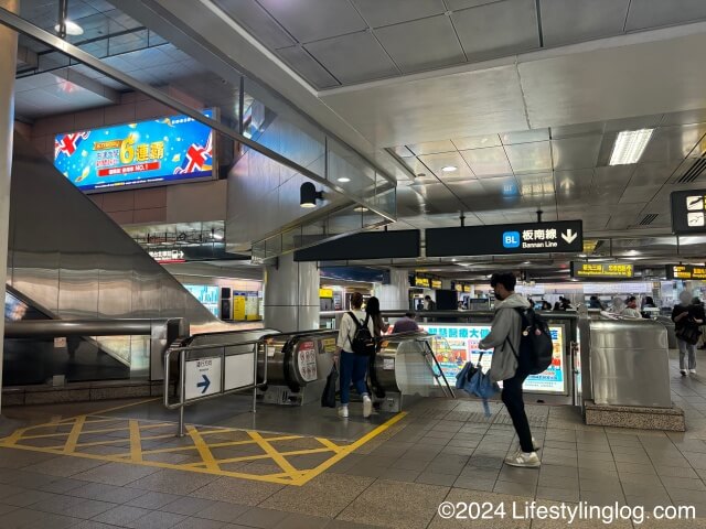 台北メトロの台北駅（板南線）