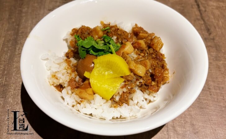 桃園国際空港ターミナル1にあるプラザプレミアムラウンジの滷肉飯