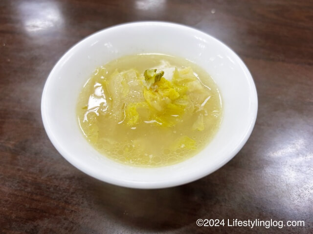 酸味が強めの劉家酸白菜火鍋の酸菜白肉鍋