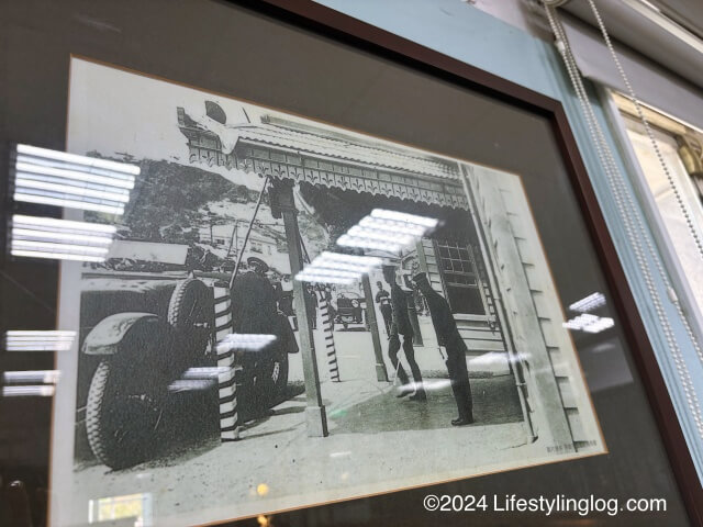 旧打狗駅故事館に展示されている昭和天皇が高雄駅に到着した時の写真