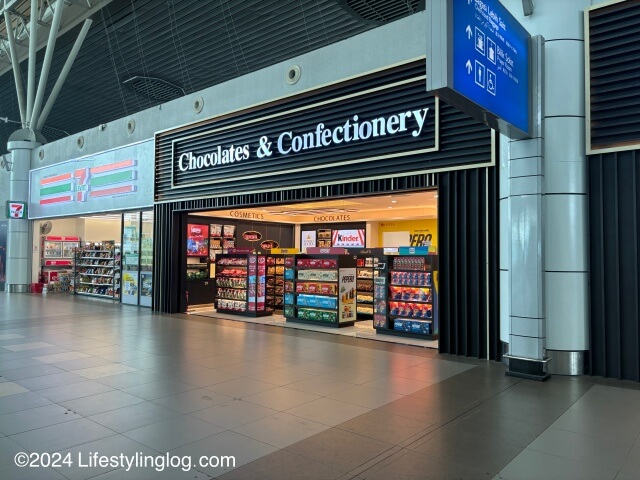 コタキナバル国際空港の出発ホールにあるお菓子を販売するお店