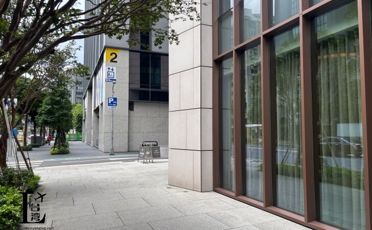 Humble Boutique Hotel(ハンブルブティックホテル)から見えるMRT松江南京駅2番出口