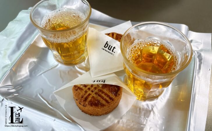 but. we love butterの試食用のお茶とお菓子