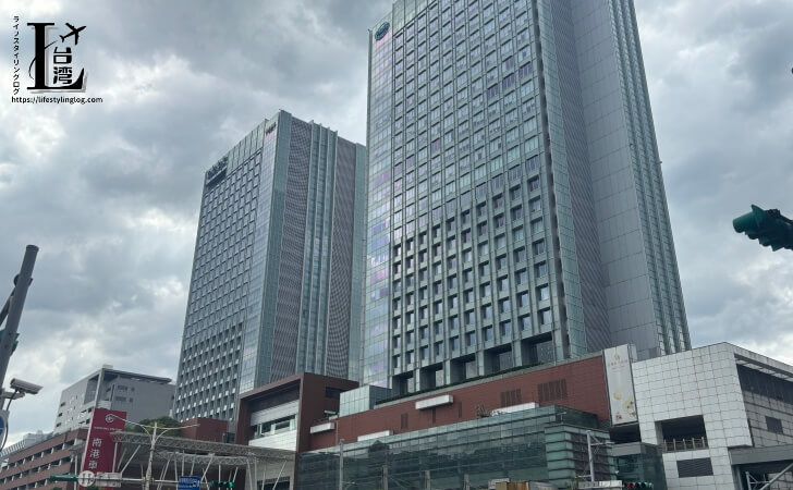 南港駅がある建物