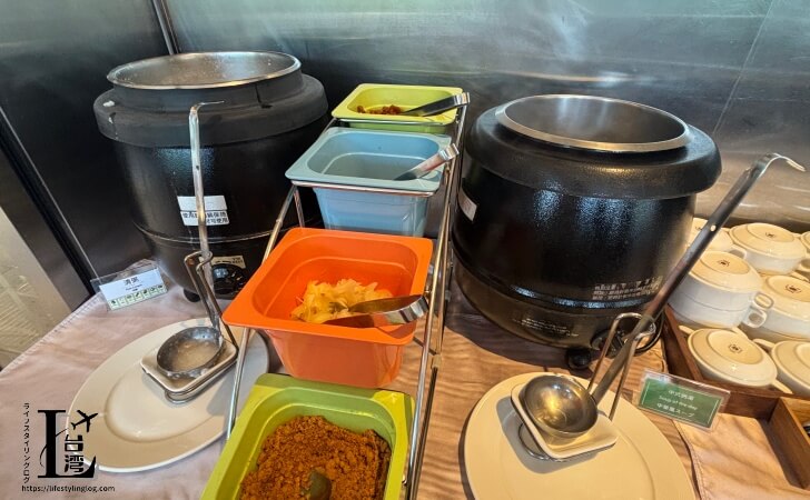 グリーンワールドホテル南港の朝食のおかゆとスープ