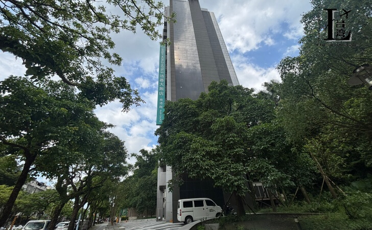 グリーンワールドホテル南港がある建物