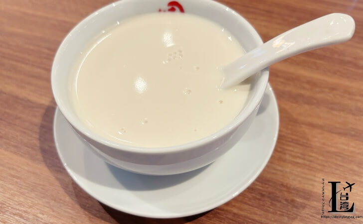 三井ショッピングモールLaLaport南港のフードコートで購入した杏仁露