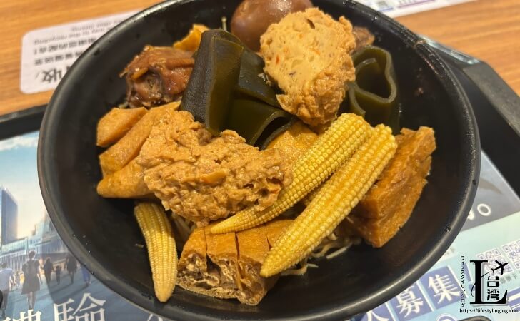 三井ショッピングモールLaLaport南港のフードコートで購入した滷味