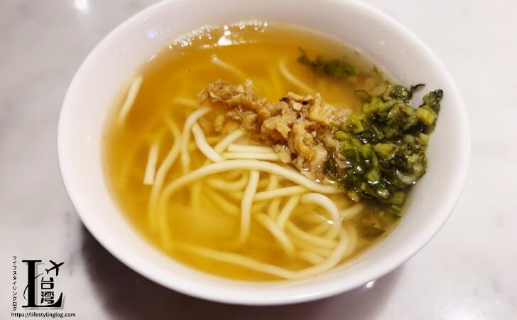 桃園国際空港ターミナル1のチャイナエアラインラウンジの雪菜肉燥麵