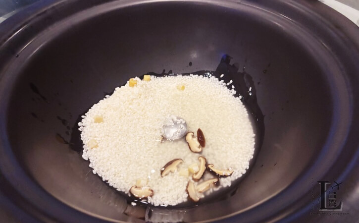 お米を入れた鍋