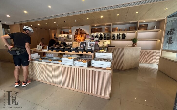 滋養製菓の店内