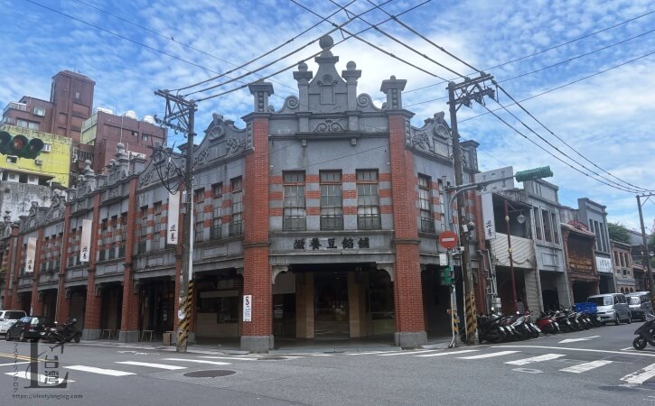 バロック式建物の中にある滋養製菓