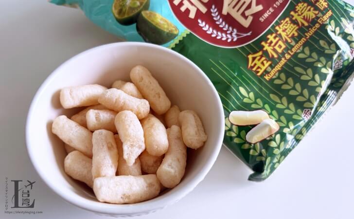 小皿に入れた金桔檸檬味の乖乖