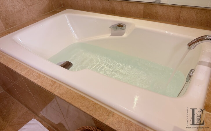 ホテルメトロポリタンプレミア台北のバスタブ