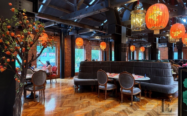 台中の酔月楼のテーブル席