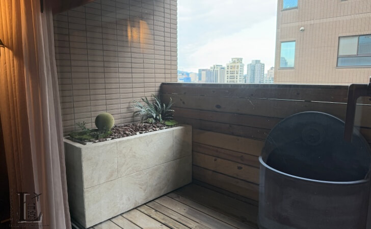 パレデシンホテル台北(君品酒店) の客室にあるバルコニー