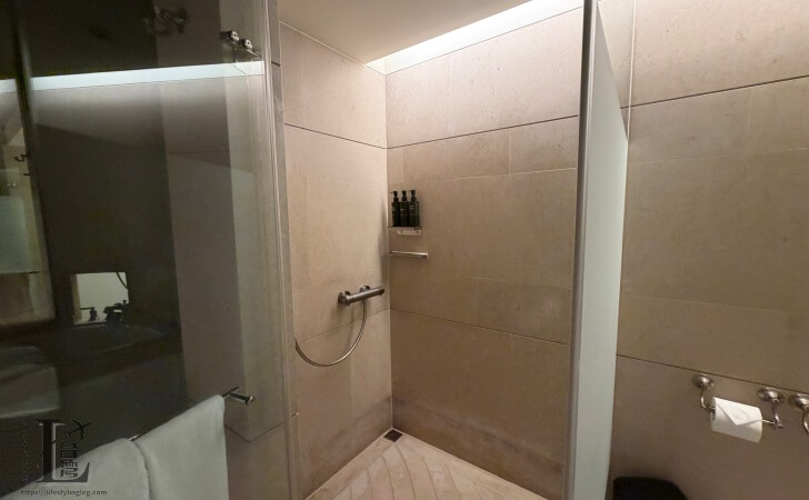 パレデシンホテル台北(君品酒店)のシャワールーム