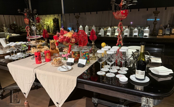 パレデシンホテル台北(君品酒店) のラウンジにある食べ物や飲み物