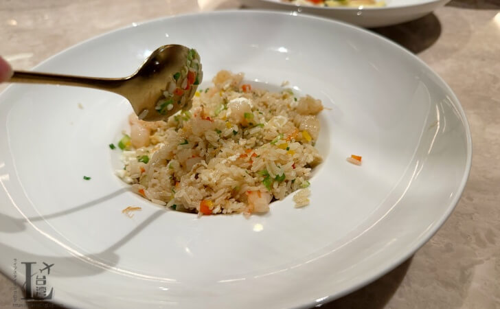 スプーンでよそった明娟楼中餐庁 (Ming Juan Lou Chinese Restaurant)のチャーハン